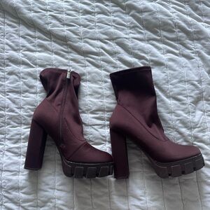 Elegant Burgundy Platform Boots